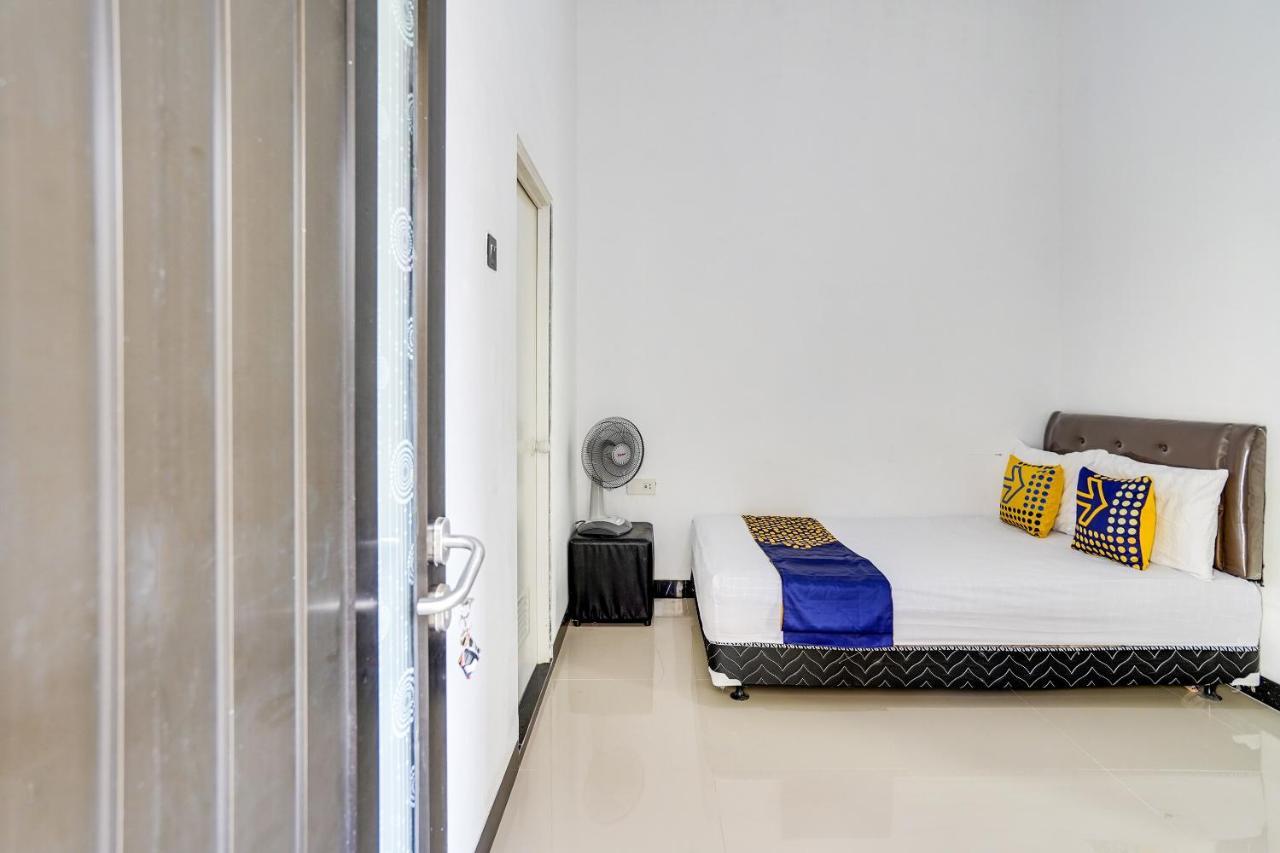 SPOT ON 91745 Rumah Kost Gresik Syariah Bagian luar foto