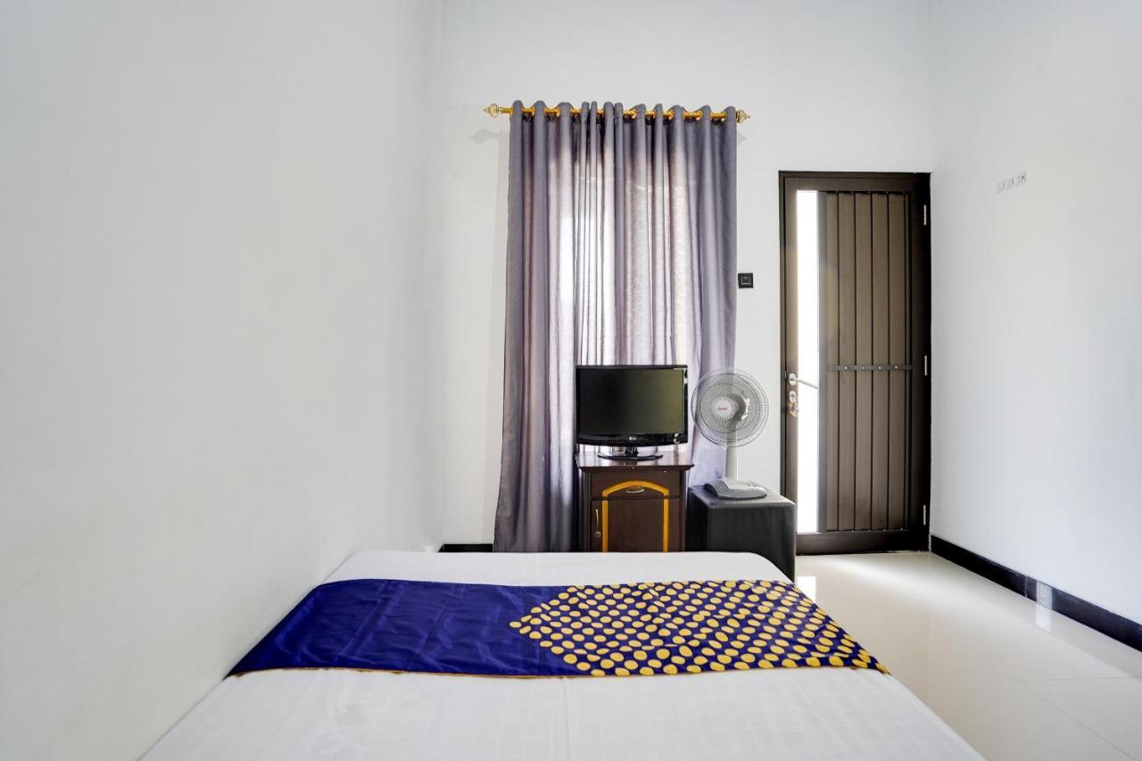 SPOT ON 91745 Rumah Kost Gresik Syariah Bagian luar foto