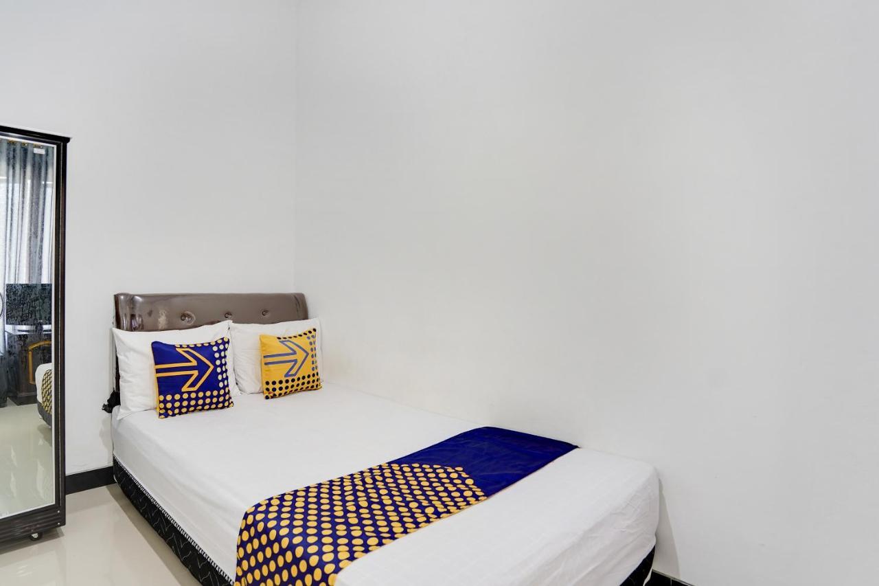 SPOT ON 91745 Rumah Kost Gresik Syariah Bagian luar foto
