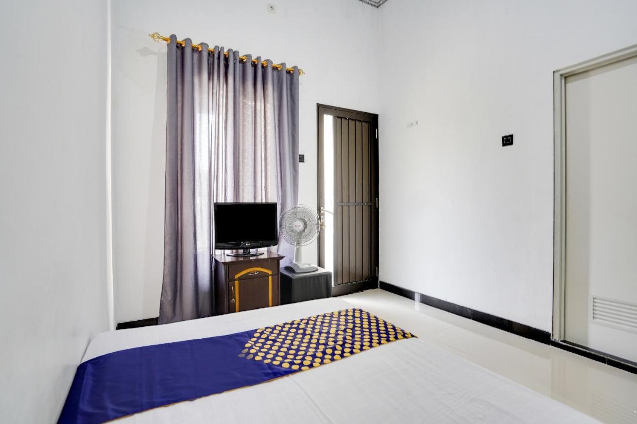 SPOT ON 91745 Rumah Kost Gresik Syariah Hotel Bagian luar foto