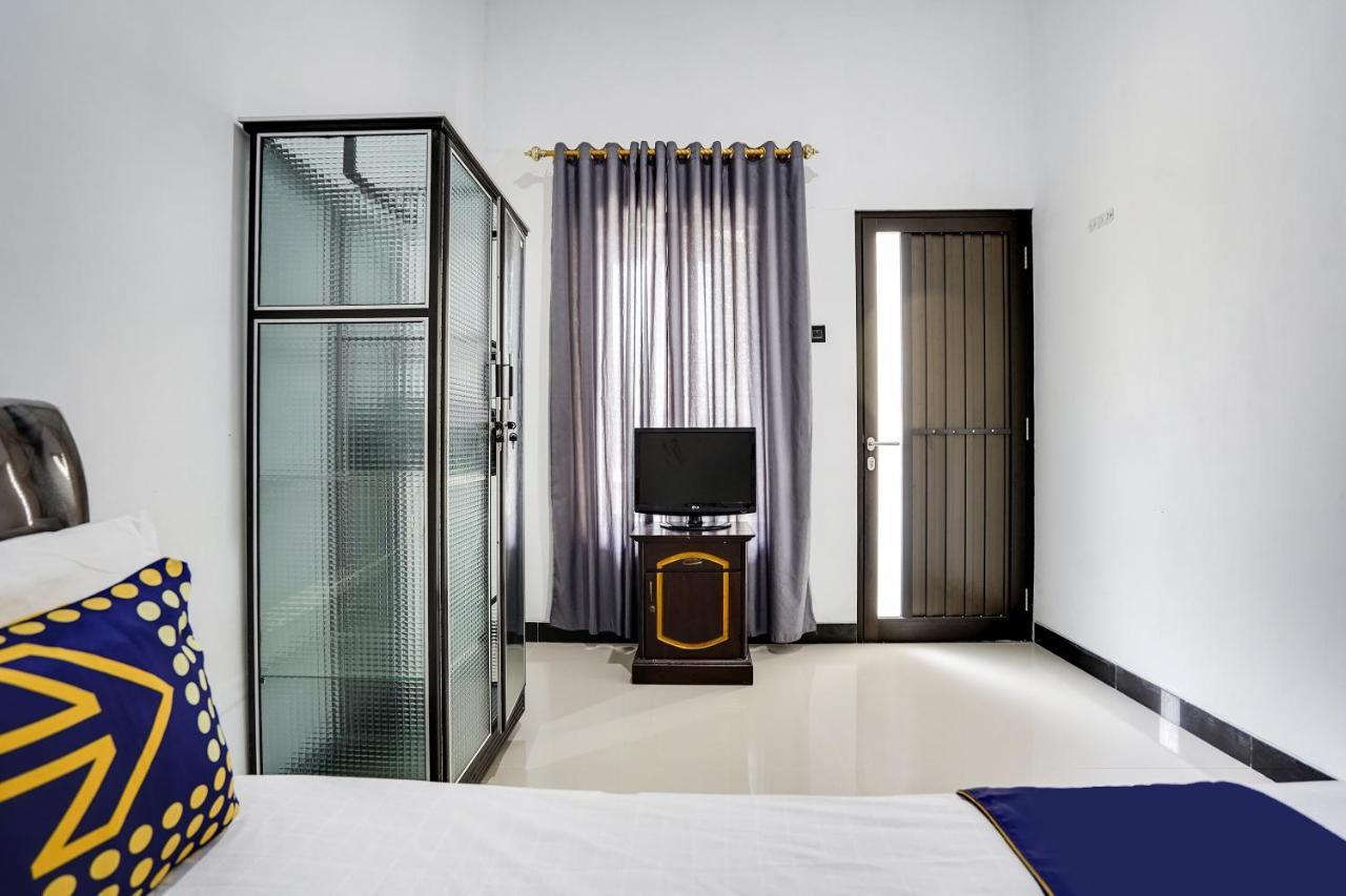 SPOT ON 91745 Rumah Kost Gresik Syariah Bagian luar foto