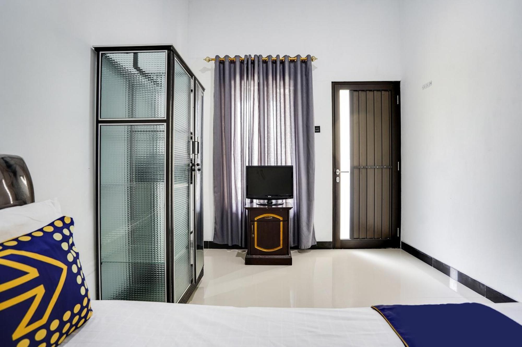 SPOT ON 91745 Rumah Kost Gresik Syariah Bagian luar foto