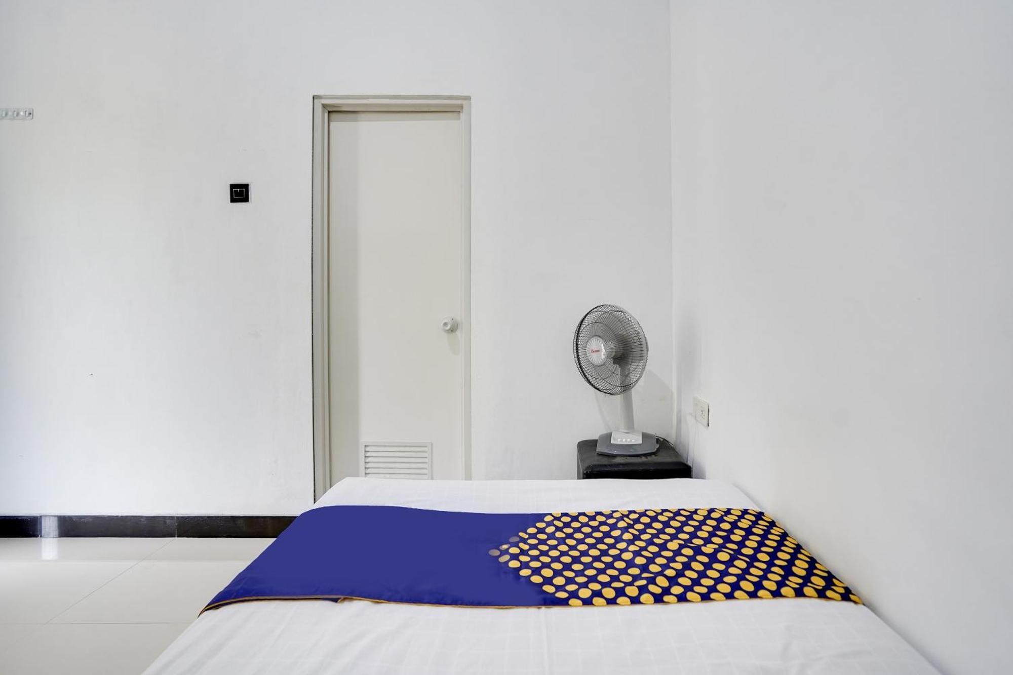 SPOT ON 91745 Rumah Kost Gresik Syariah Bagian luar foto