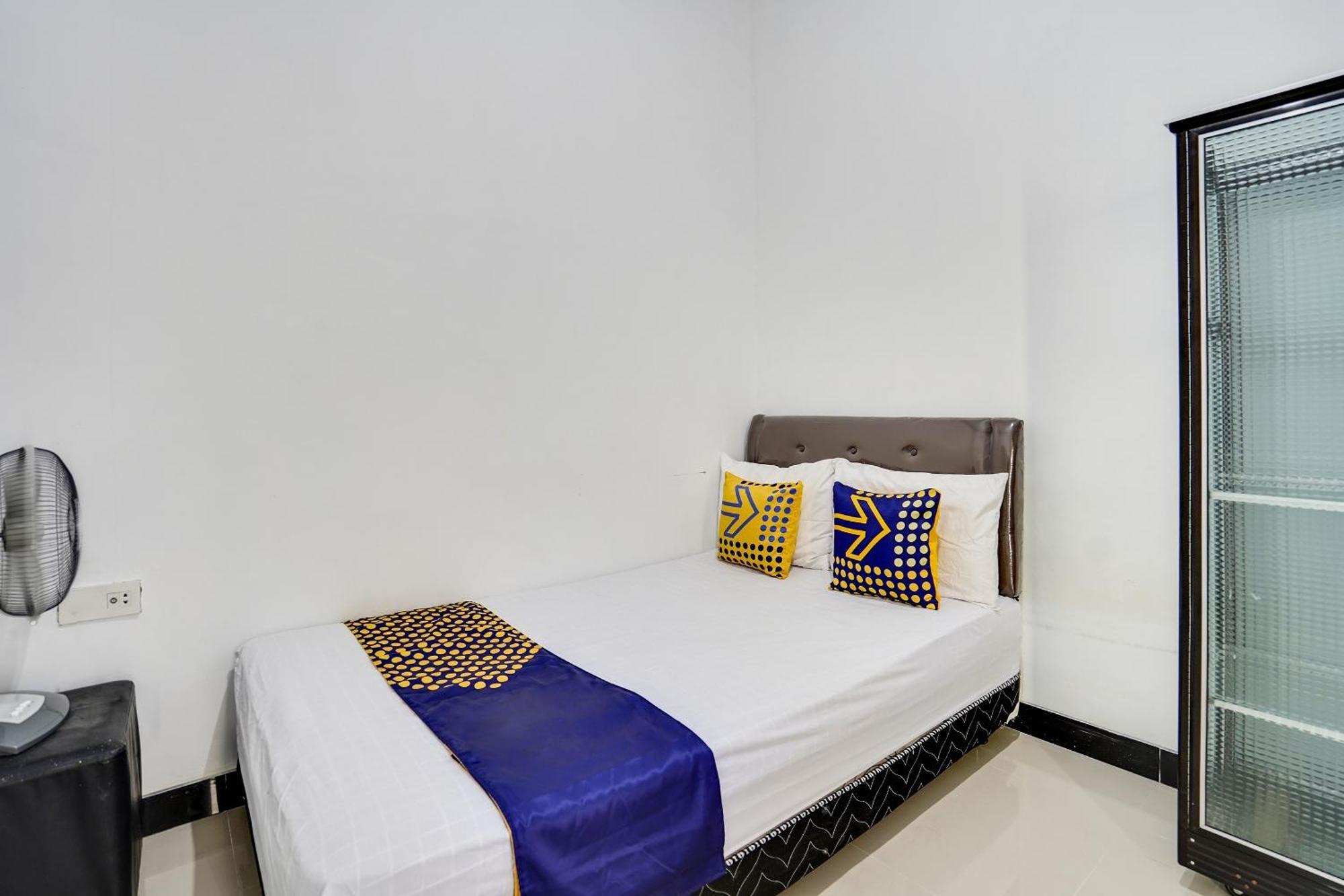 SPOT ON 91745 Rumah Kost Gresik Syariah Bagian luar foto