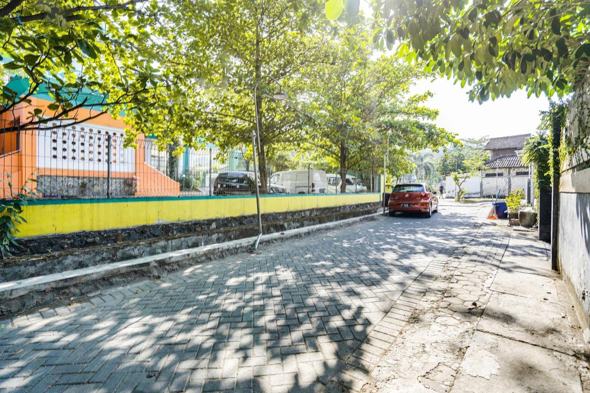 SPOT ON 91745 Rumah Kost Gresik Syariah Bagian luar foto