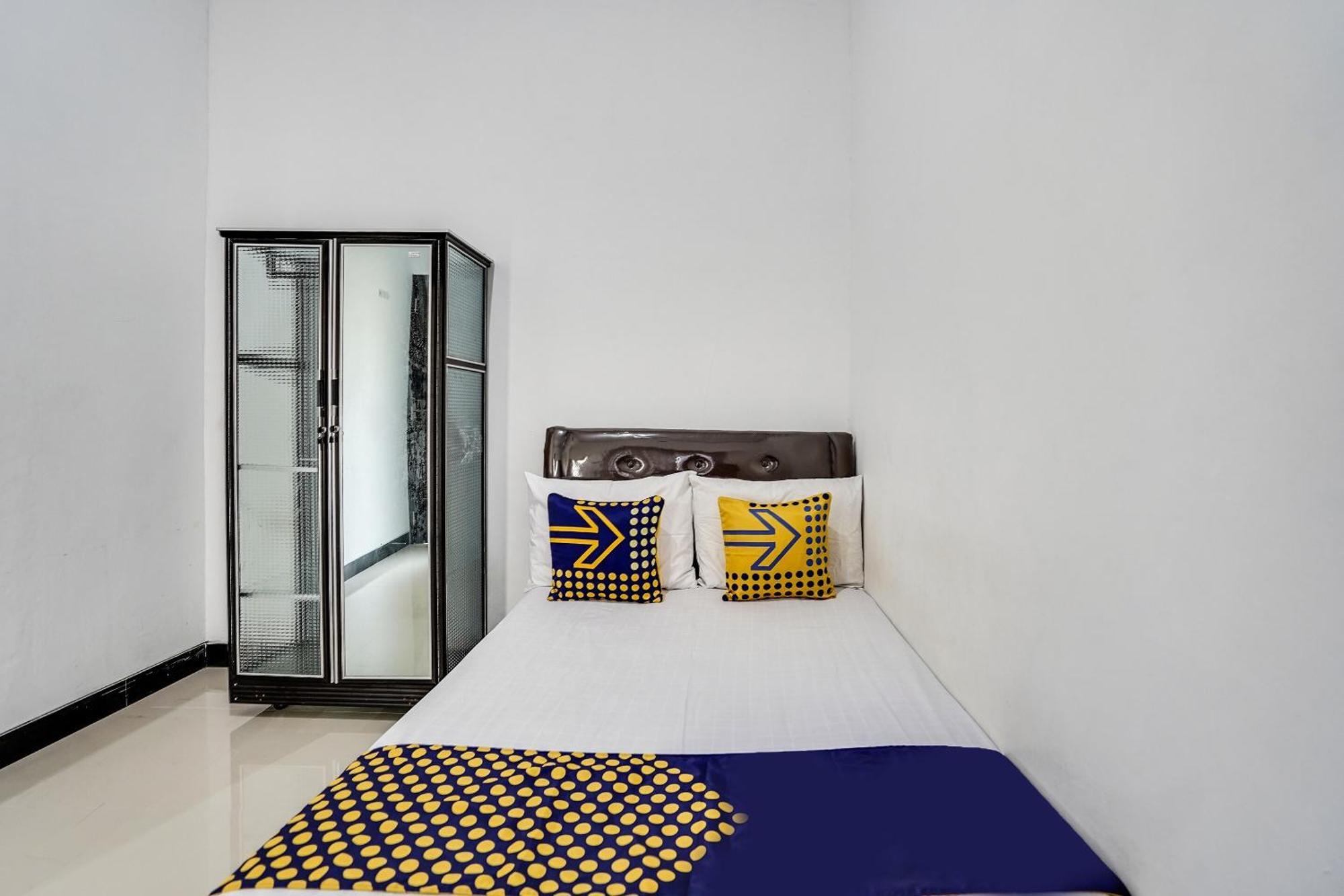 SPOT ON 91745 Rumah Kost Gresik Syariah Bagian luar foto